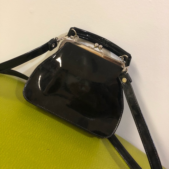 Gorgeous vintage shiny black purse - Picture 4 of 6
